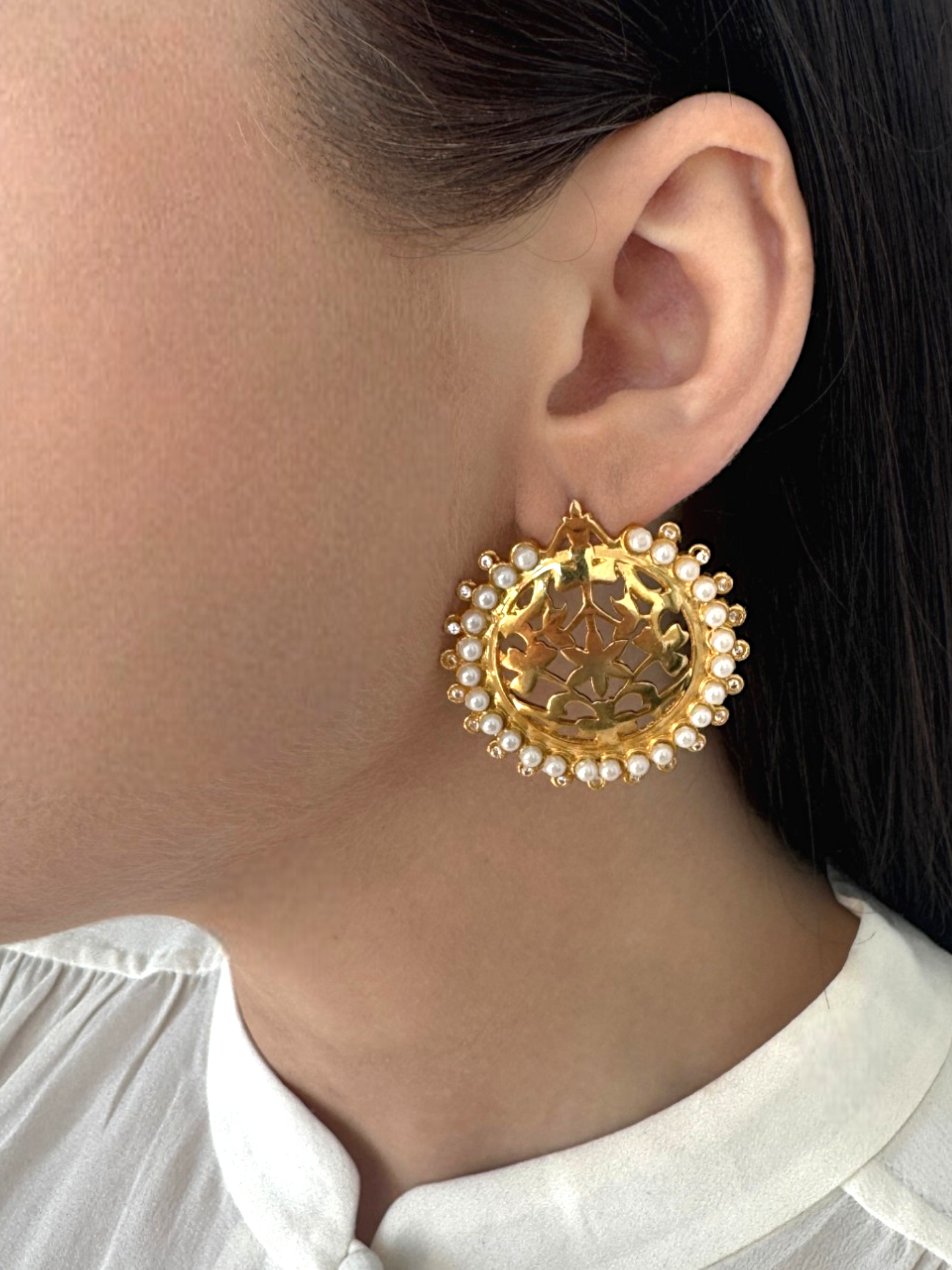 Saga Flower-Patterned Earrings
