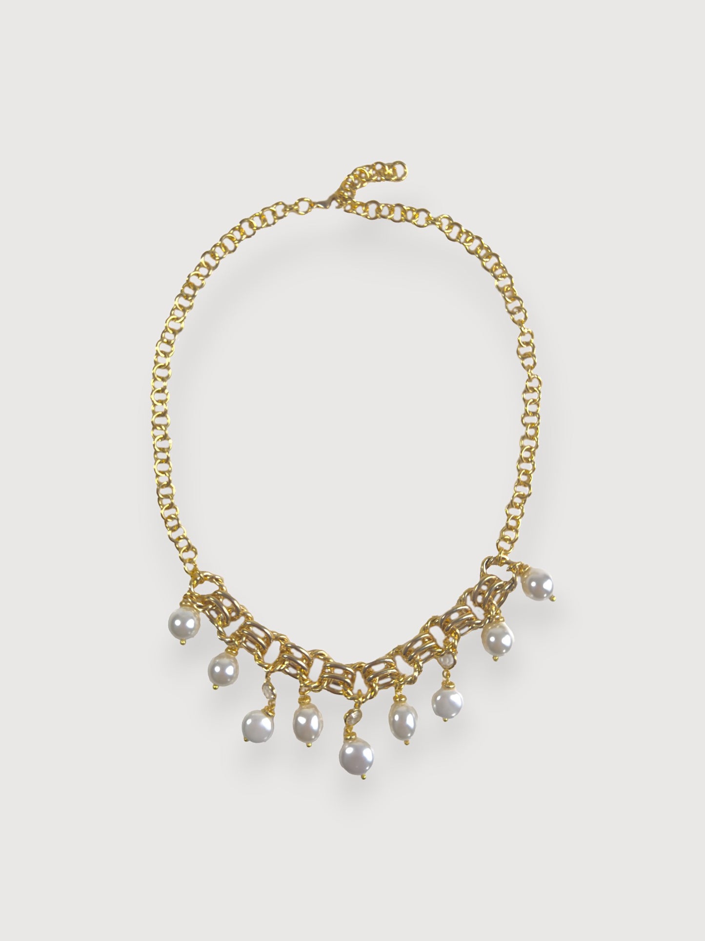 Aphrodite Detailed Mallorca Pearl Neclace