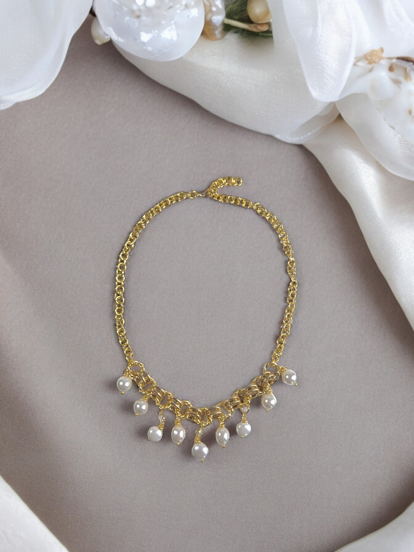 Aphrodite Detailed Mallorca Pearl Neclace